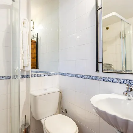 阿杜瓦雷斯之门酒店